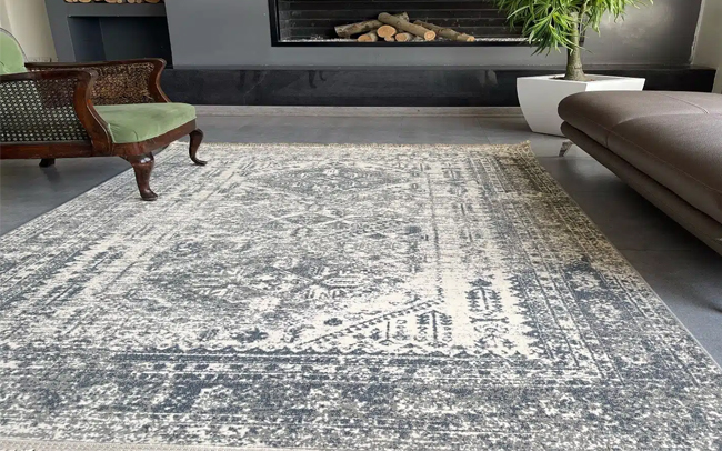 راهنمای ست کردن مبلمان با فرش نقره ای